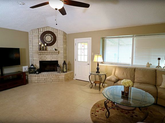 3rd image of 5621 Stone Creek Dr