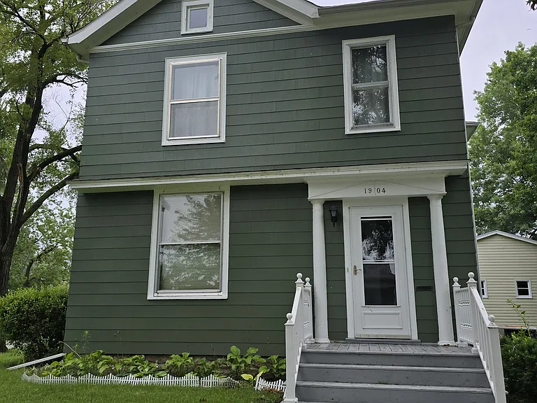 1904 Avenue J — Photo 2