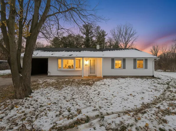 889 McKinley Rd, Chelsea, MI 48118