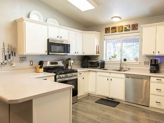 5th image of 803 W Overland Rd