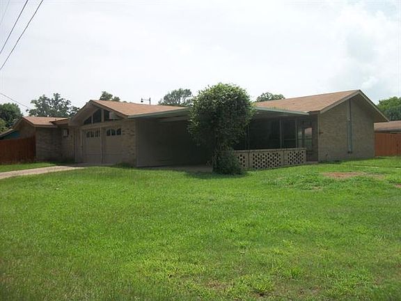 3rd image of 208 Sherry Dr