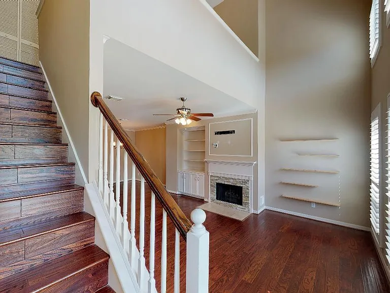 2128 Gillette St — Photo 6