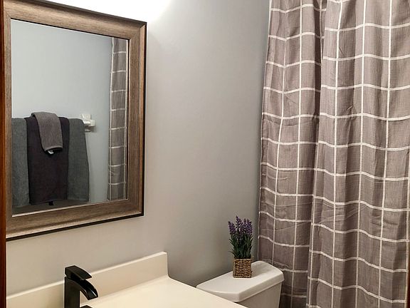 4 baths | 2 Full| 1 3/4 | .5