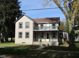 204 W White Oak Rd, Forreston, IL 61030