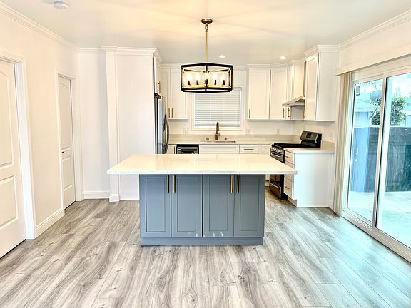2nd image of 272 Mira Mar Ave #B