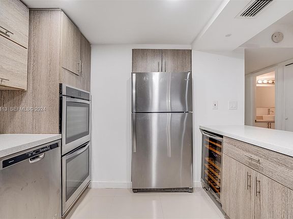 4th image of 20350 W Country Club Dr #1204