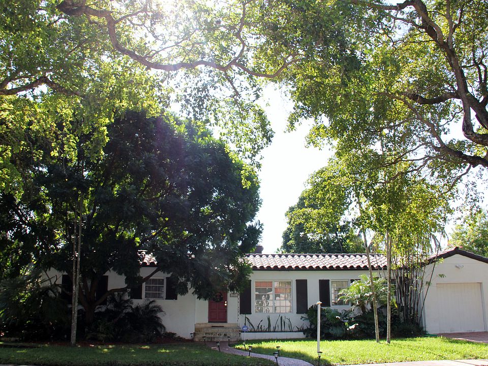 1st image of 1422 Medina Ave