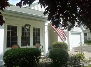 76 Kensington Cir, Belvidere, NJ 07823