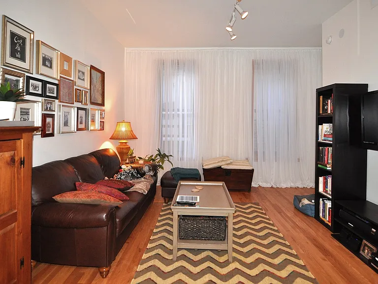 1260 N Bosworth Ave #2R — Photo 4