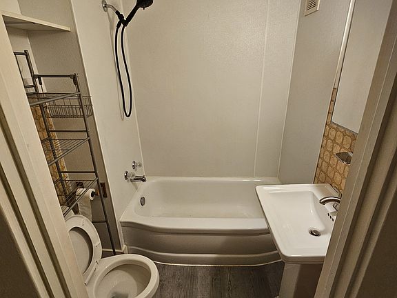 5th image of 107 E Orange St