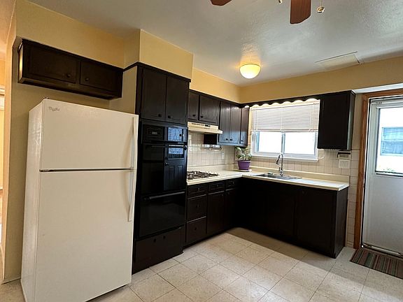 4th image of 48 Grayson St Floor 1