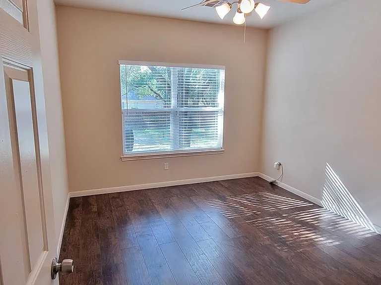 4 Hollywood Ct — Photo 15