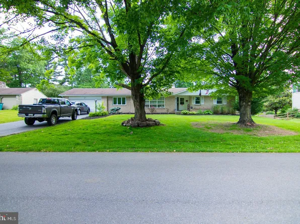 13232 Glendale Dr, Hagerstown, MD 21742