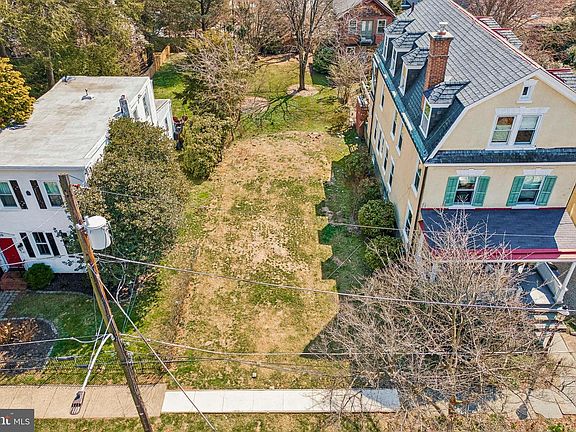 2nd image of 42 W Southampton Ave