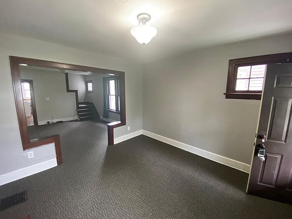 4th image of 2396 Glenmawr Ave