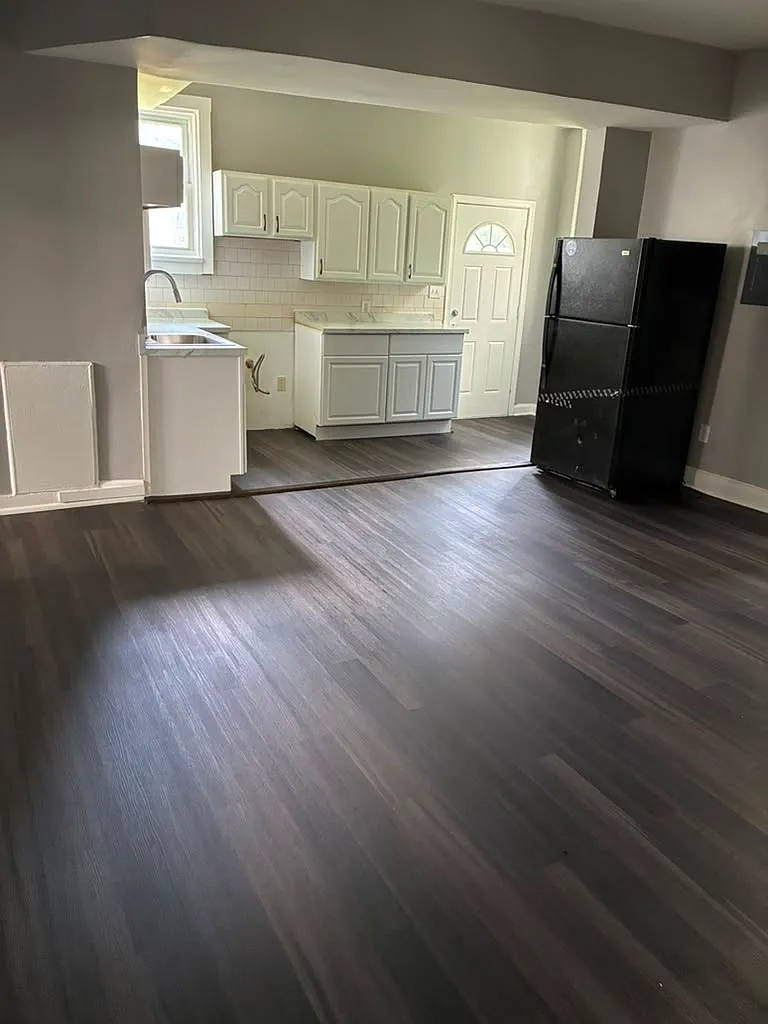 4 bed, 1100 sqft, $1,800 — Photo 2