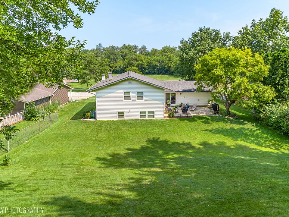 2nd image of 845 Park Ln