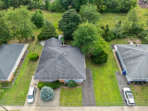 3rd image of 23 Niagara Drive