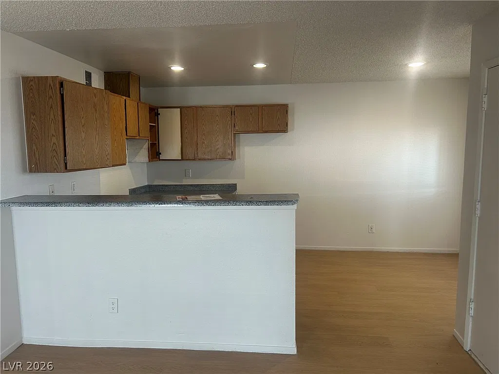 2 bed, 1.0 bath, 3212 sqft, $1,067 — Photo 4