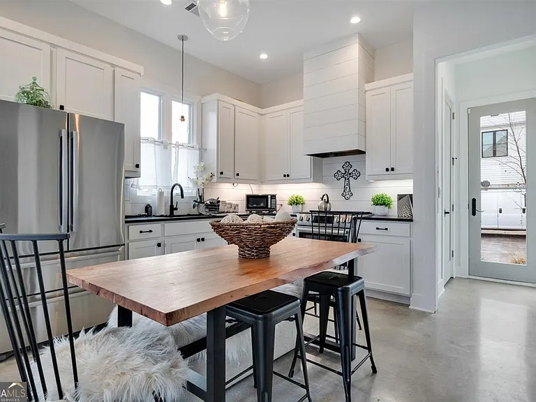115 Central Ave — Photo 7