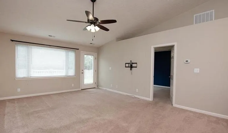 2421 Fleming Dr — Photo 4