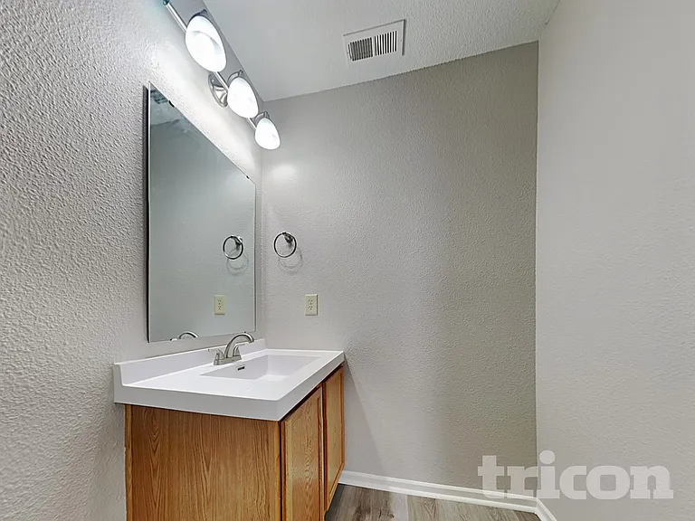 8039 Retreat Ln — Photo 10