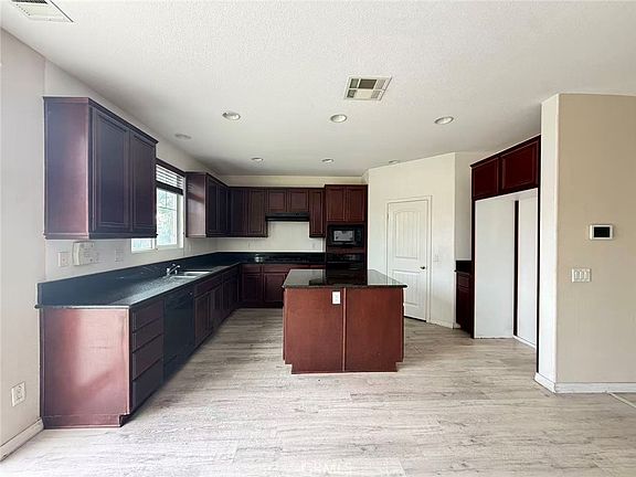 5th image of 26226 Jaylene St