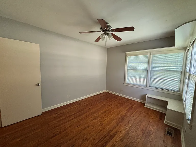 823 S Blakely St — Photo 16