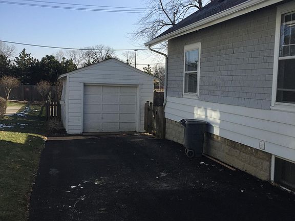 1 car detached garage and asphalt driveway