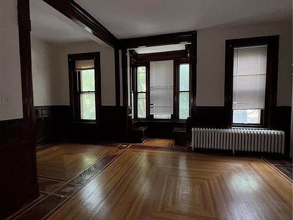 3rd image of 1036 W Linden St APT 2