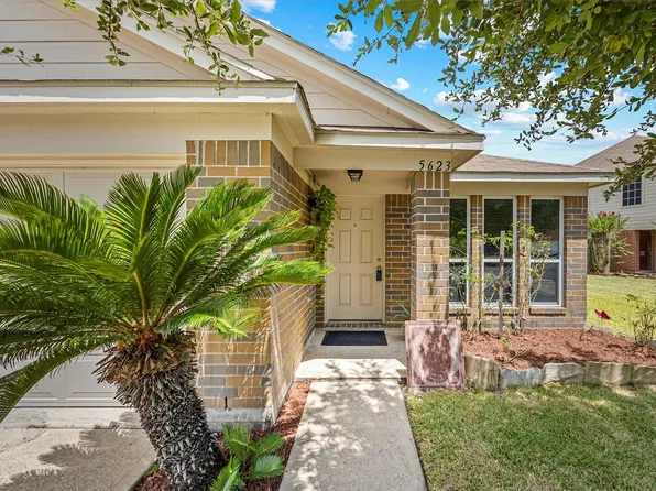 5623 Cinnamon Lake Dr, Baytown, TX 77521