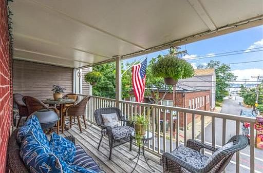 3rd image of 33 Carlton St Unit 3