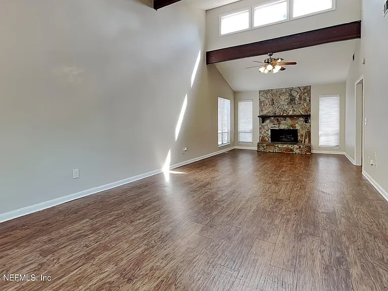 2804 Canyon Ct — Photo 3
