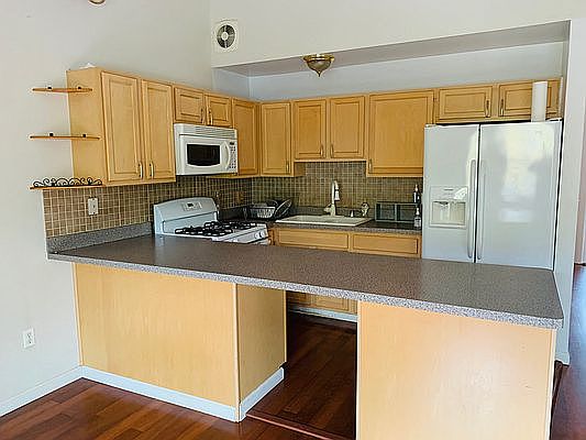 4th image of 23 Noll St #2