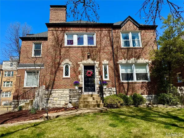 7527 Cromwell Dr, Saint Louis, MO 63105