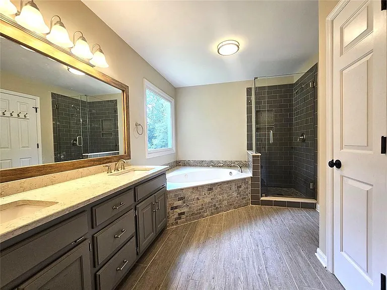 290 Oakmere Dr — Photo 13