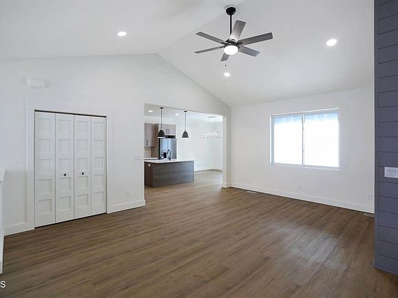 5th image of 2721 44th Ave W