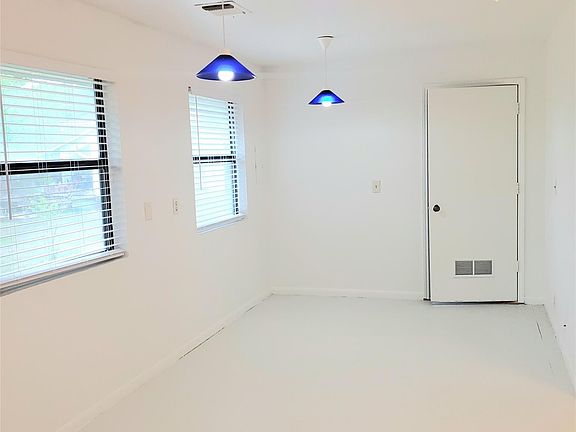 5th image of 1052 Hidden Hills Dr