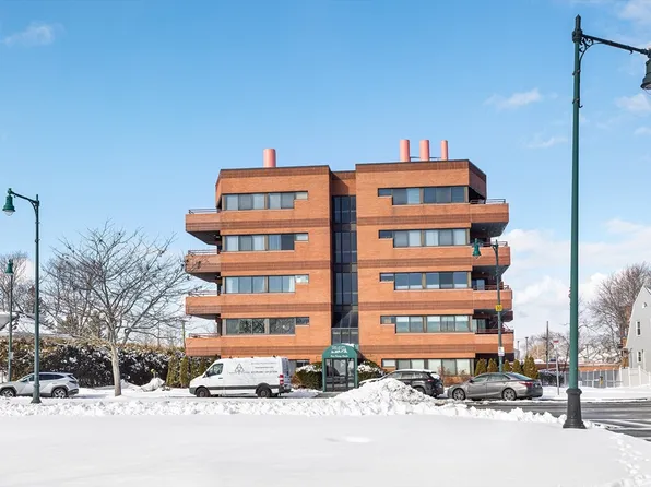 1 Carey Cir APT 304, Revere, MA 02151