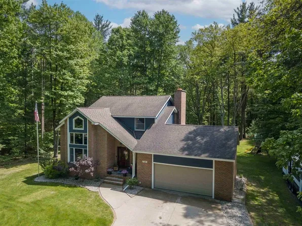 1323 W New Pine Trl, Sanford, MI 48657