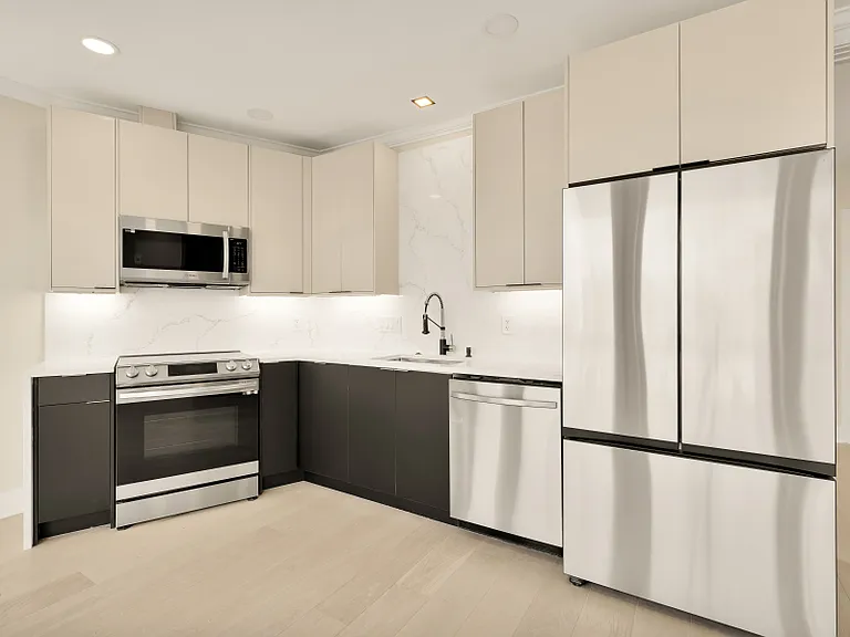 2305 Nicholson SE #100 — Photo 3