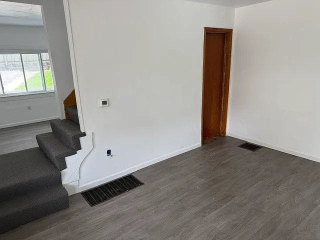 500 Russellwood Ave — Photo 7