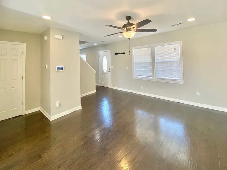 102 Petworth Dr — Photo 3