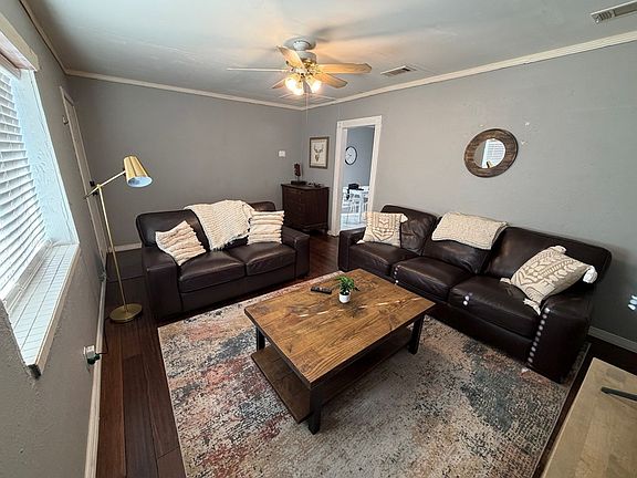 3rd image of 607 La Caverna St