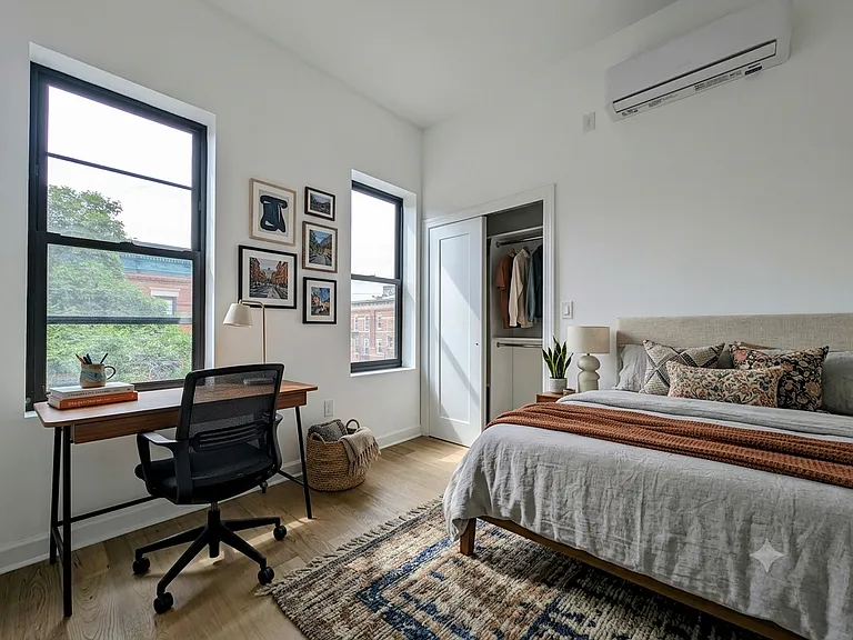 1701 Gates Ave #3R — Photo 3