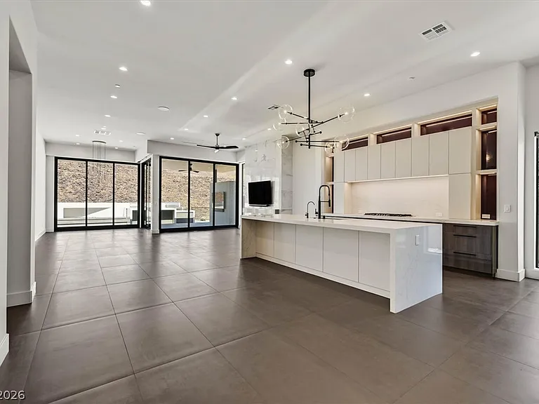 692 Scenic Cliff Dr — Photo 8