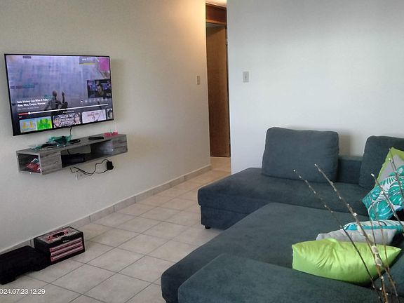 2nd image of 60 Las Amapolas #204