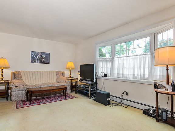 3rd image of 53 Serena Ln