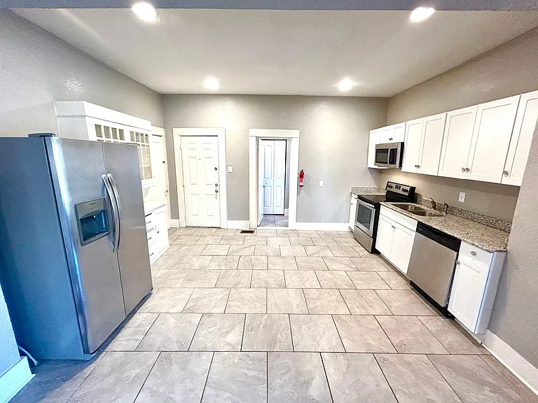 502 E Laurel — Photo 8