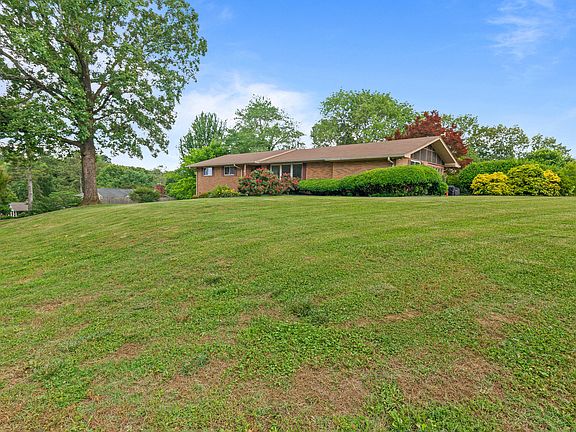 5th image of 1727 Skyline Dr